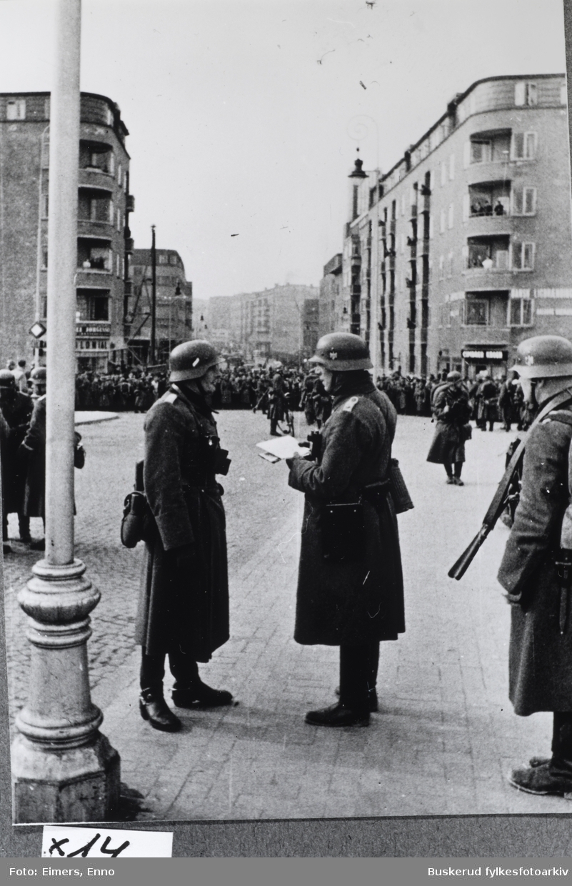 Ålborg 9.april 1940.
Tyske tropper marsjerer i Ålborg
Kompaniet ledes av major Dr. Daibert.som står til venstre