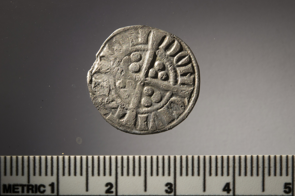 England, Edward I (1272-1307) London, sterling 1 g. , North 1991, class 4c, pl.I.17.