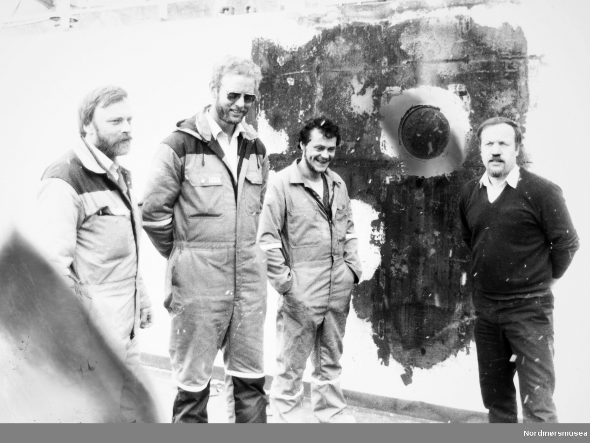 Asbjørn Tevik, Olav Vinje, Bolsøy og skipper Strupstad. Bildet er fra avisa Tidens Krav sitt arkiv i tidsrommet 1970-1994. Nå i Nordmøre museums fotosamling.
