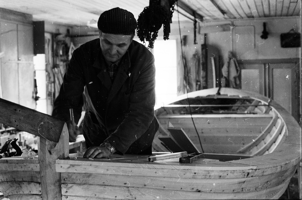 Holmström, båtbyggare, Hållnäs, Uppland 1972