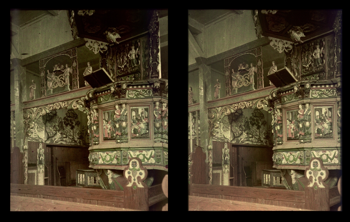 Kirkeinteriør. Prekestol og kor, Vågå Kirke. Kirken er fra 1600-tallet. Tilhører Arkitekt Hans Grendahls samling av stereobilder.