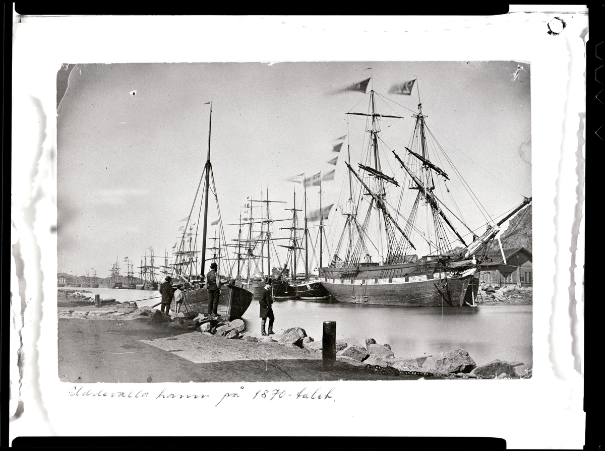Text som medföljer fotografiet: "Uddevalla hamn på 1870-talet".