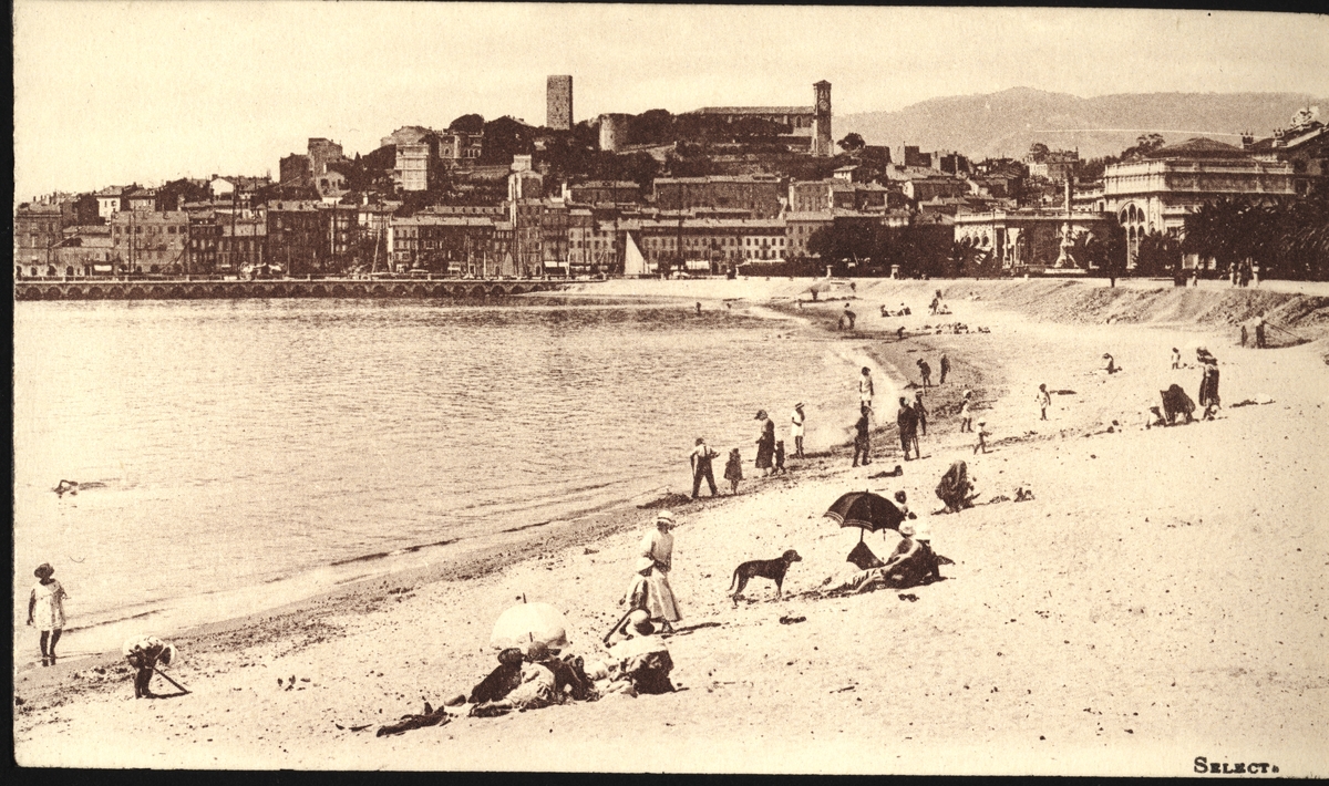 Postkort med motiv fra  "La Plage et le Mont Chevalier, Cannes", kjøpt under ekteparet Egebergs snartur til Rivieraen i april 1924.