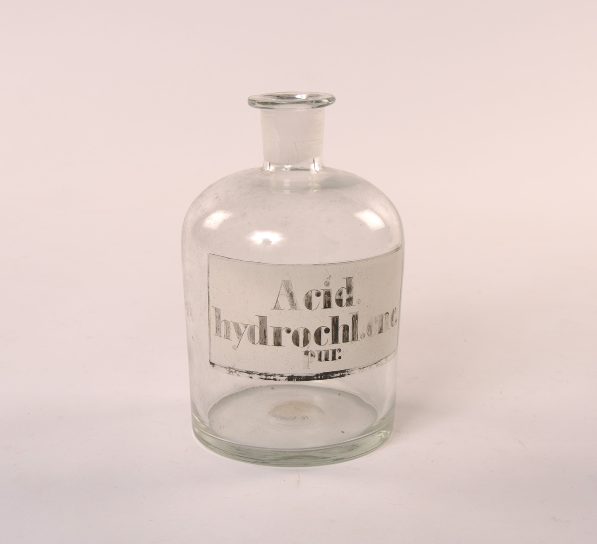 apotekutstyr-halden-historiske-samlinger-digitaltmuseum