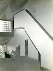 Interiør fra trappeoppgang i Midtbygget på Hauge skole, ca. 