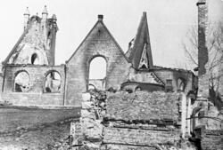 Utbombet kirke i Namsos, etter bombingen i 1940.