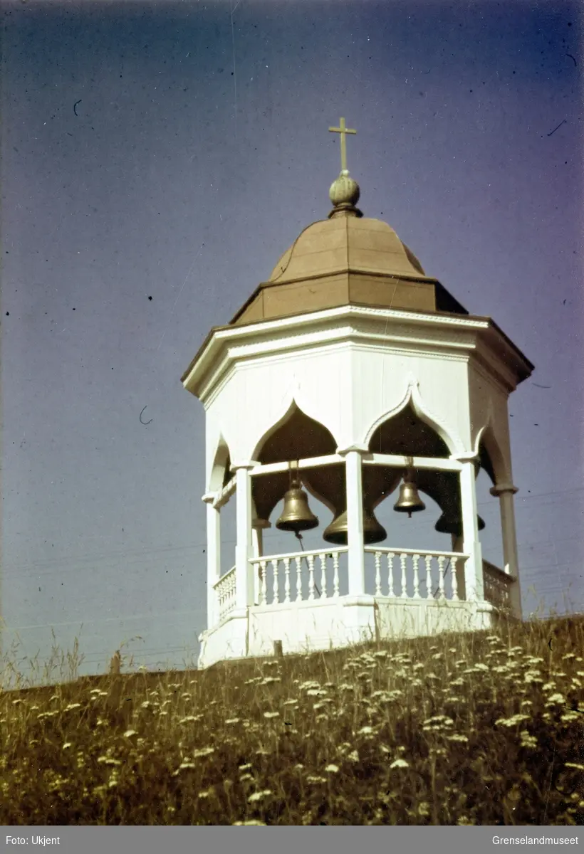 Klokketårnet til trefoldighetskirken i Parkina.