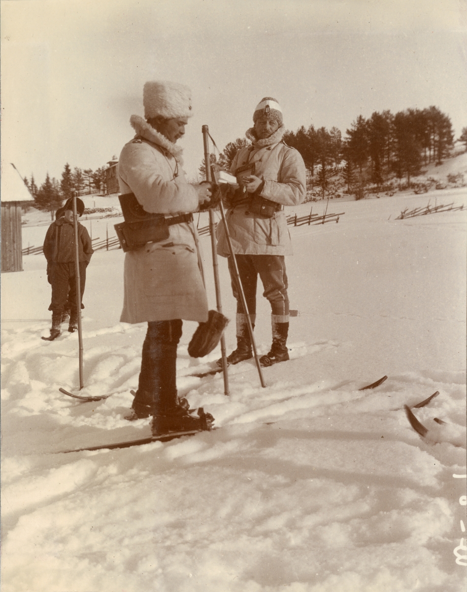 Text i fotoalbum: "Underofficersskolan 1911-1912 Umeå-Eksjö".