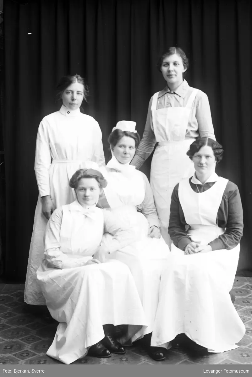 Gruppebilde av kvinner, sykepleier/sykesøster