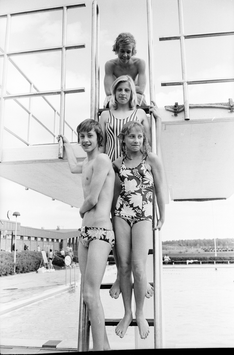 Anneli Rundlöf, Ambjörn Åkerman, Anna Lena Lundin och Björn Guttman tillhörde de simmarungdomar som var på träningsläger i det nyöppnade Vendelbadet