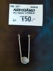 Armbånd m/ sølvlenke, barn. kr 750,- (Foto/Photo)