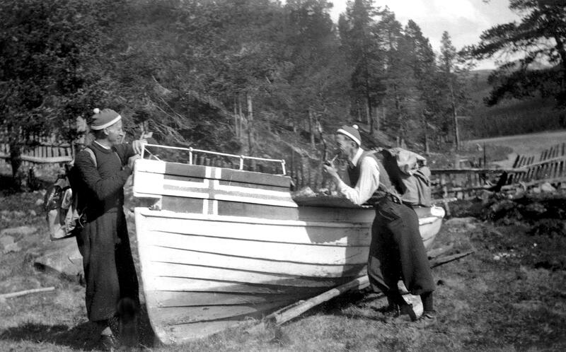 Rutebåt som gikk på Atnasjøen, Stor-Elvdal, ca. 1930.
Foto: Stor-Elvdal Historielag/Anno Glomdalsmuseet. (Foto/Photo)