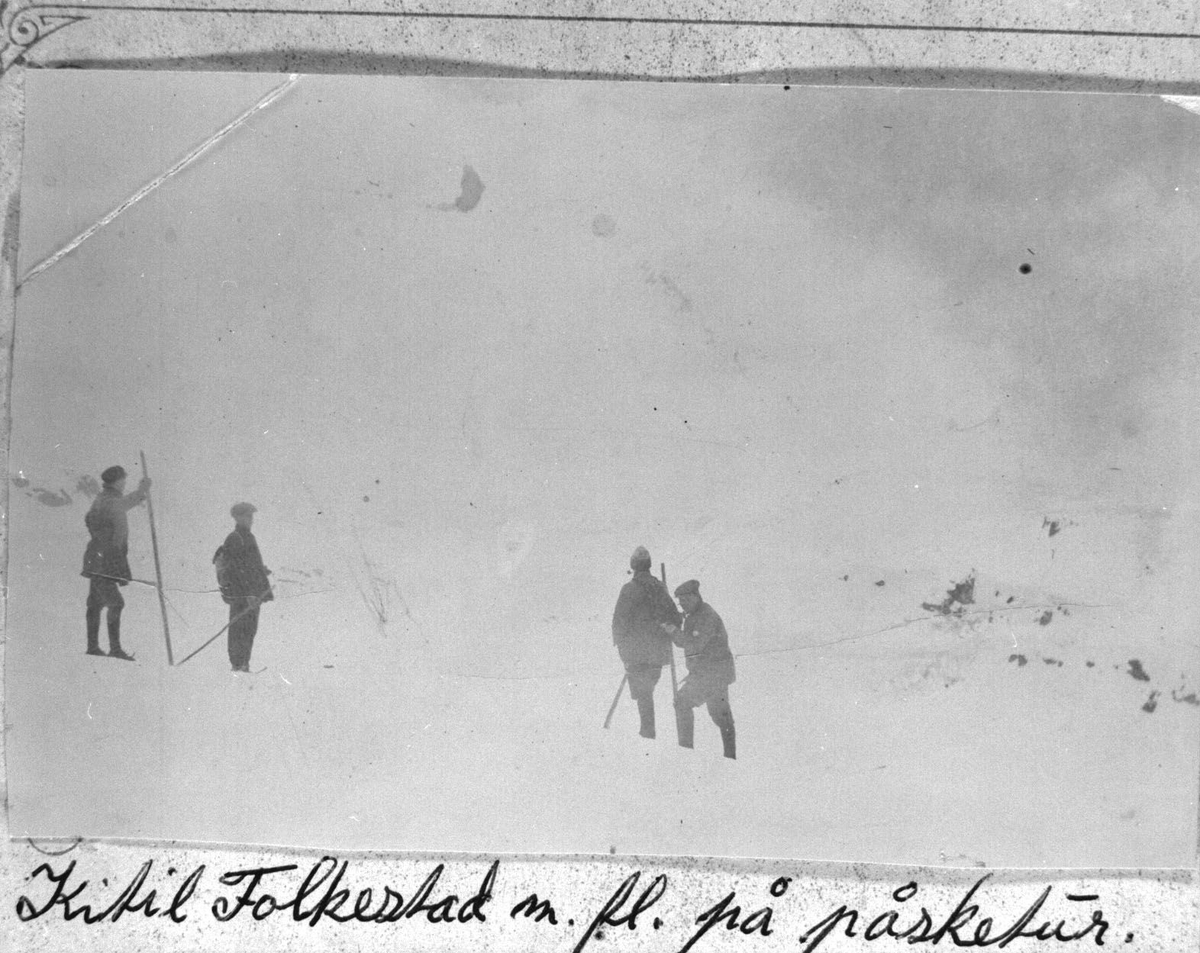 Fire personar på ski på Lifjell.  Ein av dei er Kittil Folkestad på Nordigard Folkestad.