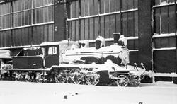 Damplokomotiv type 21e 175 utenfor verkstedhallen  A/S Frich
