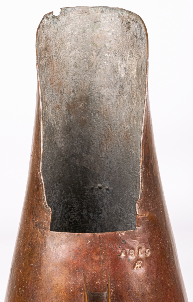 Brännvinsmått av koppar, med ett handtag, märkt 1816, AE.