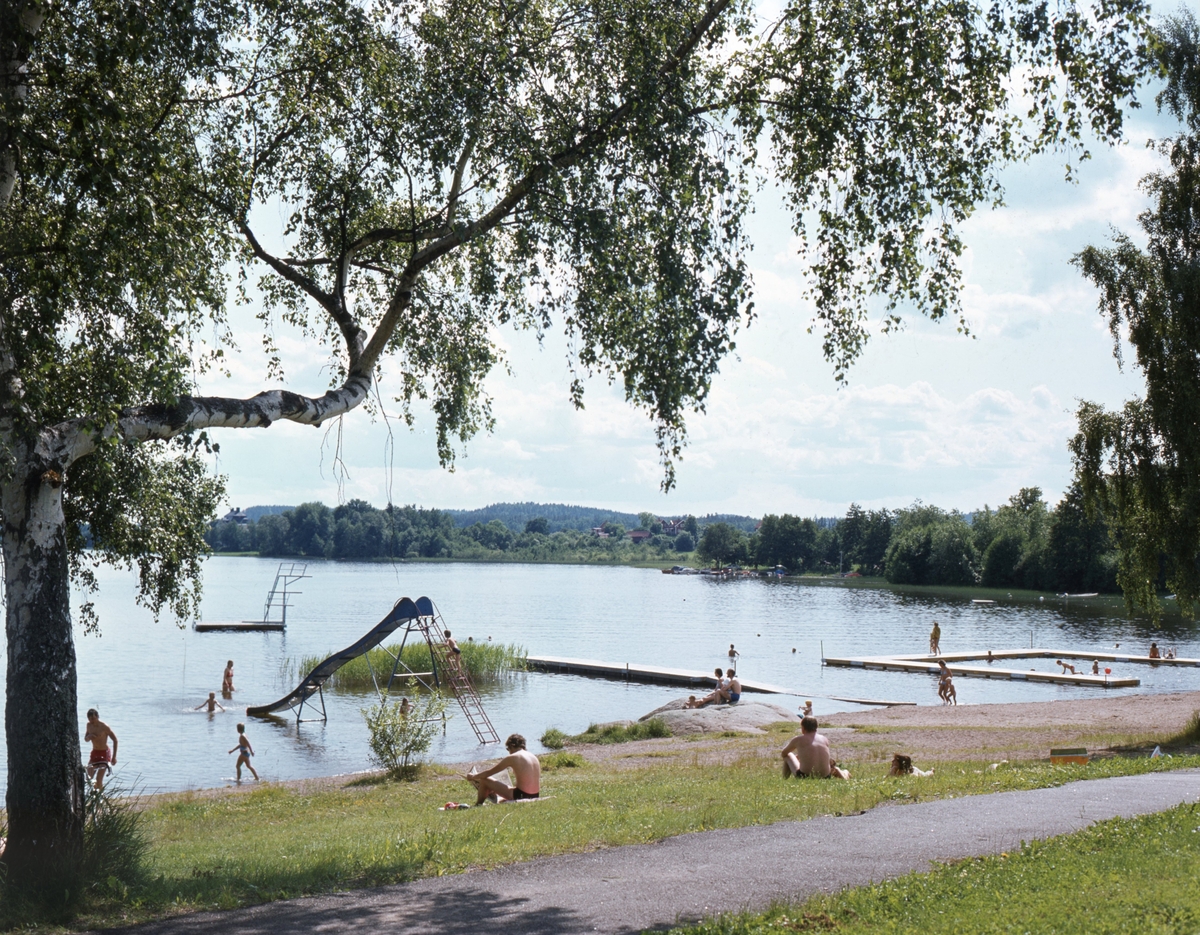 Åsundabadet i Rimforsa en vacker sommardag 1980.