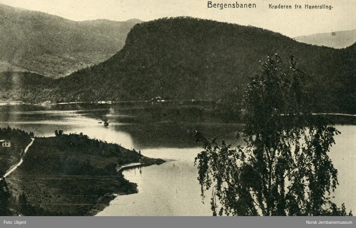 Utsikt mot Krøderen fra Bergensbanen ved Haversting
