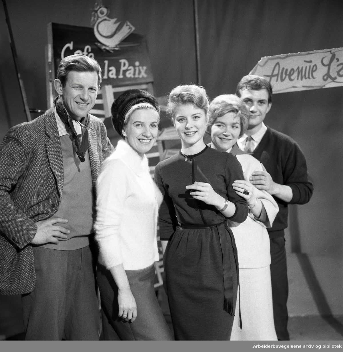 Fra Det norske Melodi Grand Prix, februar 1961. Fra venstre: Per Asplin, Sølvi Wang, Grynet Molvig, Nora Brockstedt og Svein Nielsen