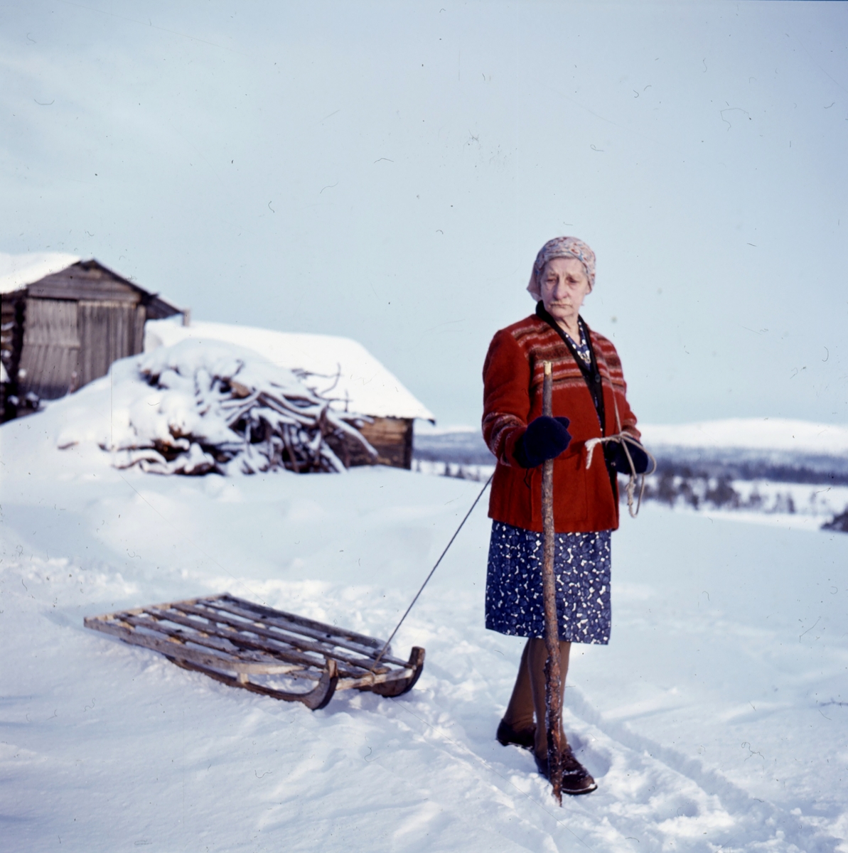 Anna Widén (Anna i Ødemarka) på Haugsetvollen.Vinter