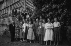 "1957. konfirmasjon Tautra". .Familien Tautra på Kringstad. 