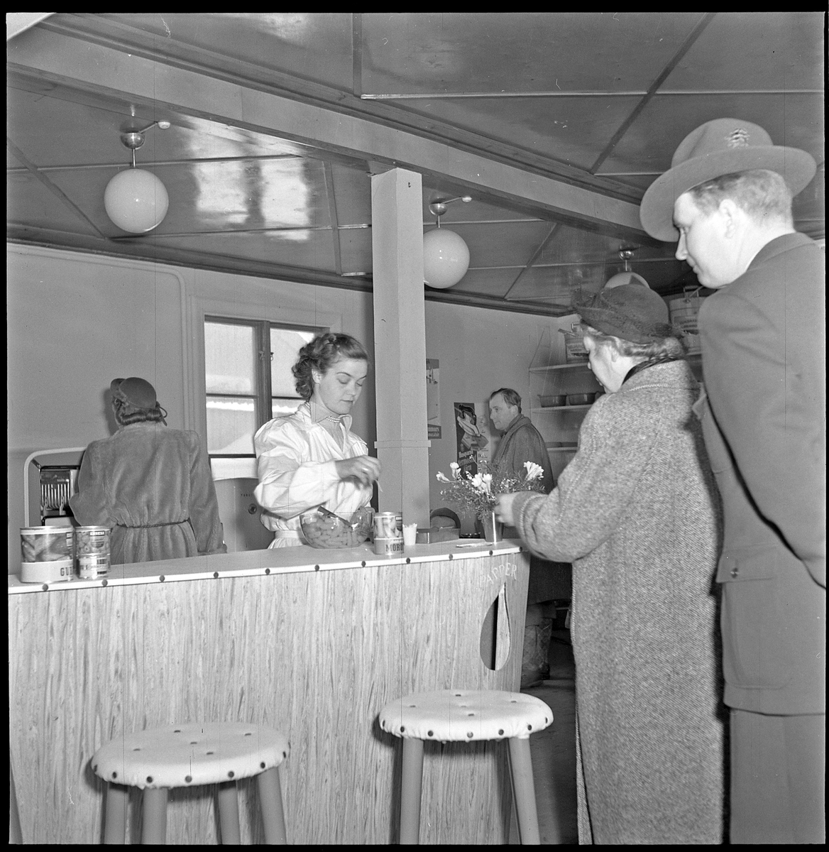 Aås Järnh. har utställning, Kungsgatan 33. 18 mars 1951