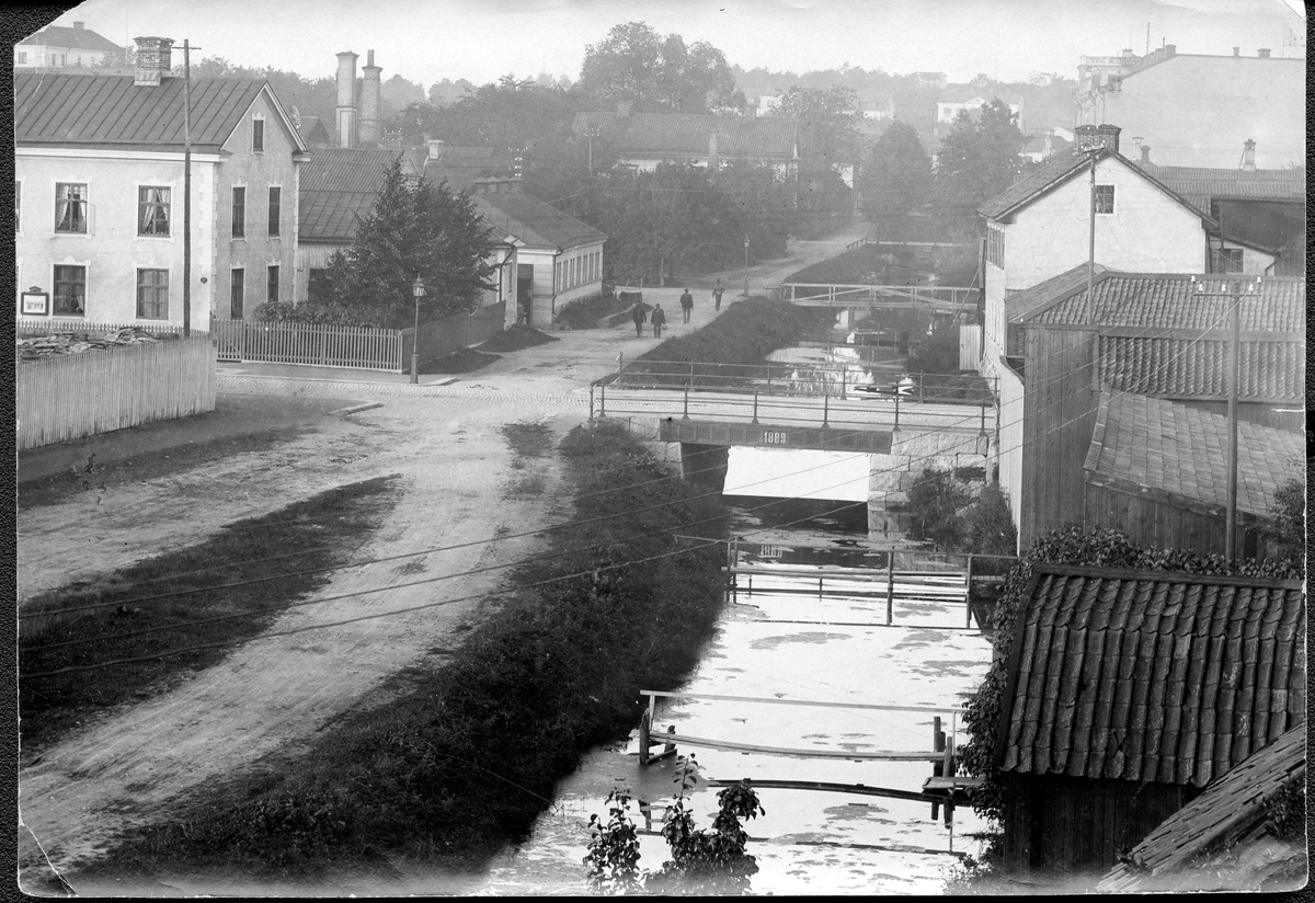 Västerås, Centrum.
Lillån från öster, utsikt från balkong. C:a 1900.