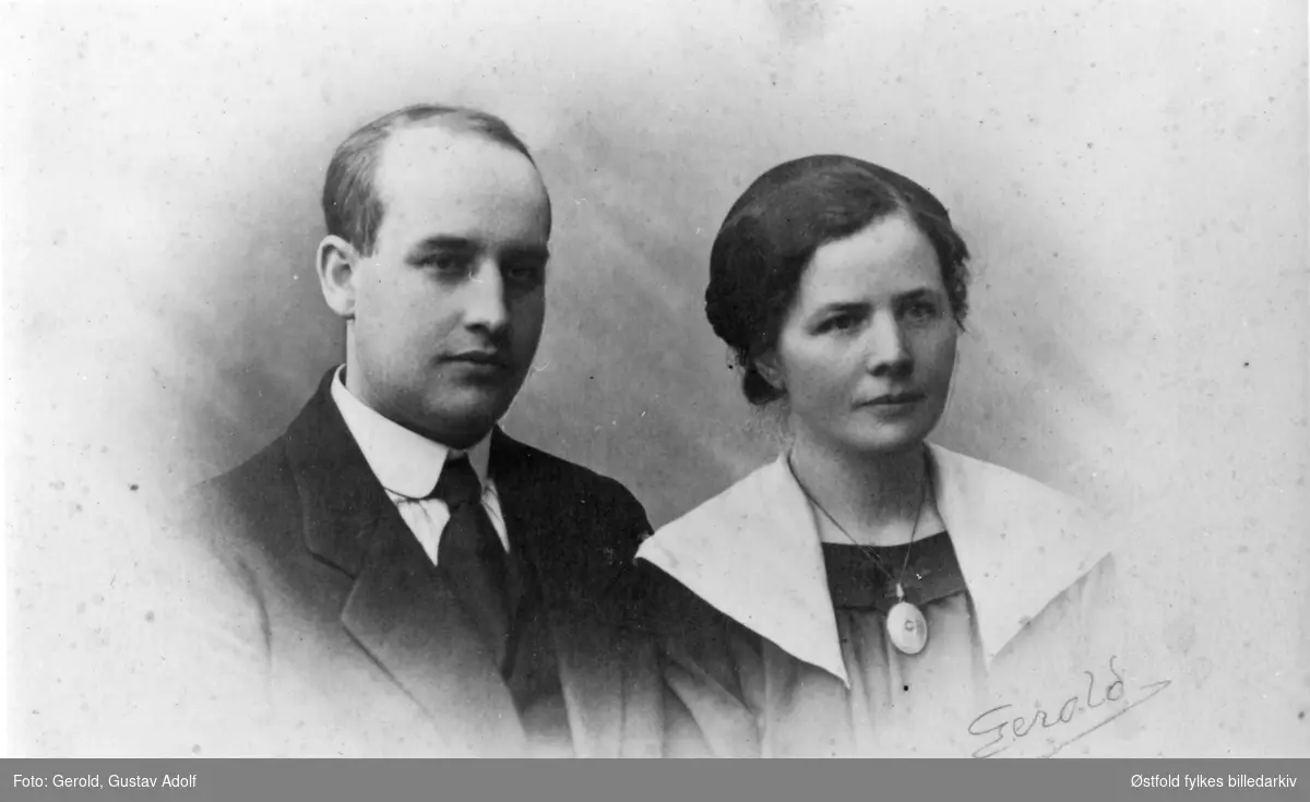 Portrett av pastor Ludvig Schubeler og frue Gerda. Vikarprest i Varteig fra 1916 til 1918.