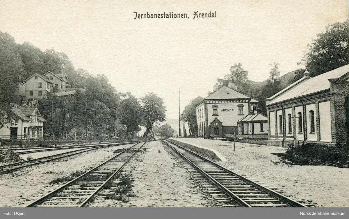 Arendal stasjon, trolig kort tid før banen Arendal-Åmli ble åpnet