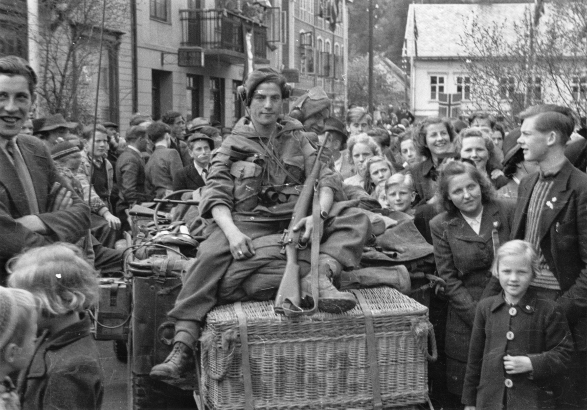 Engelske soldater i Johan Feyersgate, 12. mai 1945.