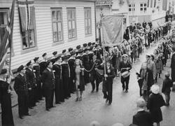 Turnforeningen i Borgertoget, 17. mai 1945. Marinegastene ha