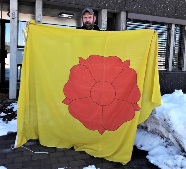 Flagg med kommunevåpenet til Sørum kommune