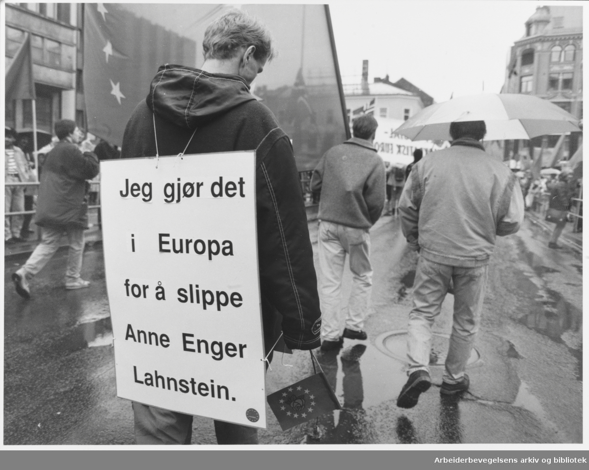 1. mai 1992, Oslo. Parole: jeg gjør det i Europa for å slippe Anne Enger Lahnstein. På bildet: Espen Kvark Kvernberg.