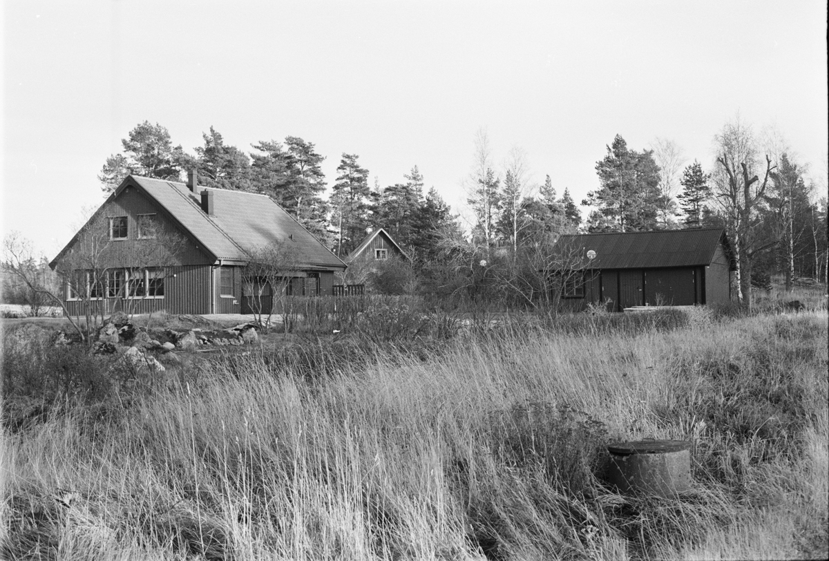Bostadshus, uthus och garage, Norrhällby 3:5, Liss-Hällby, Vaksala socken, Uppland 1978