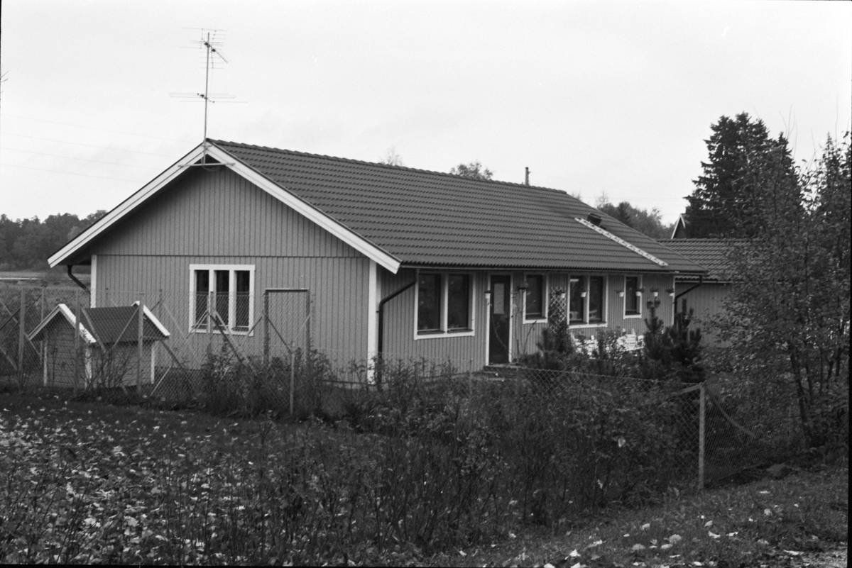 Bostadshus och garage, Ålands-Västerby 19:4, Åland socken, Uppland 1984