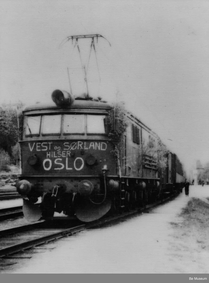 15 ulike motiv frå Bø stasjon. Fotograf: Øivind Eliassen. Kvaliteten er ...
