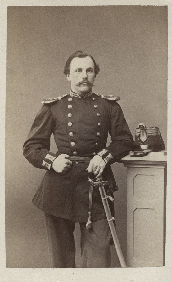Johan Gerhard Schenström, född 1837-11-07 i Dingtuna, död 1901-09-26 i Svedvi. Kapten.