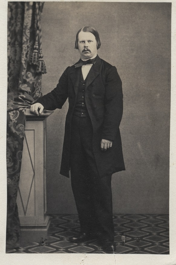 Gustaf Elias Edgren, född 1837-06-27 i Skövde, död 1903-08-09 i Hedvig Eleonora. Häradshövding och sekreterare i överståthållarämbetet.
