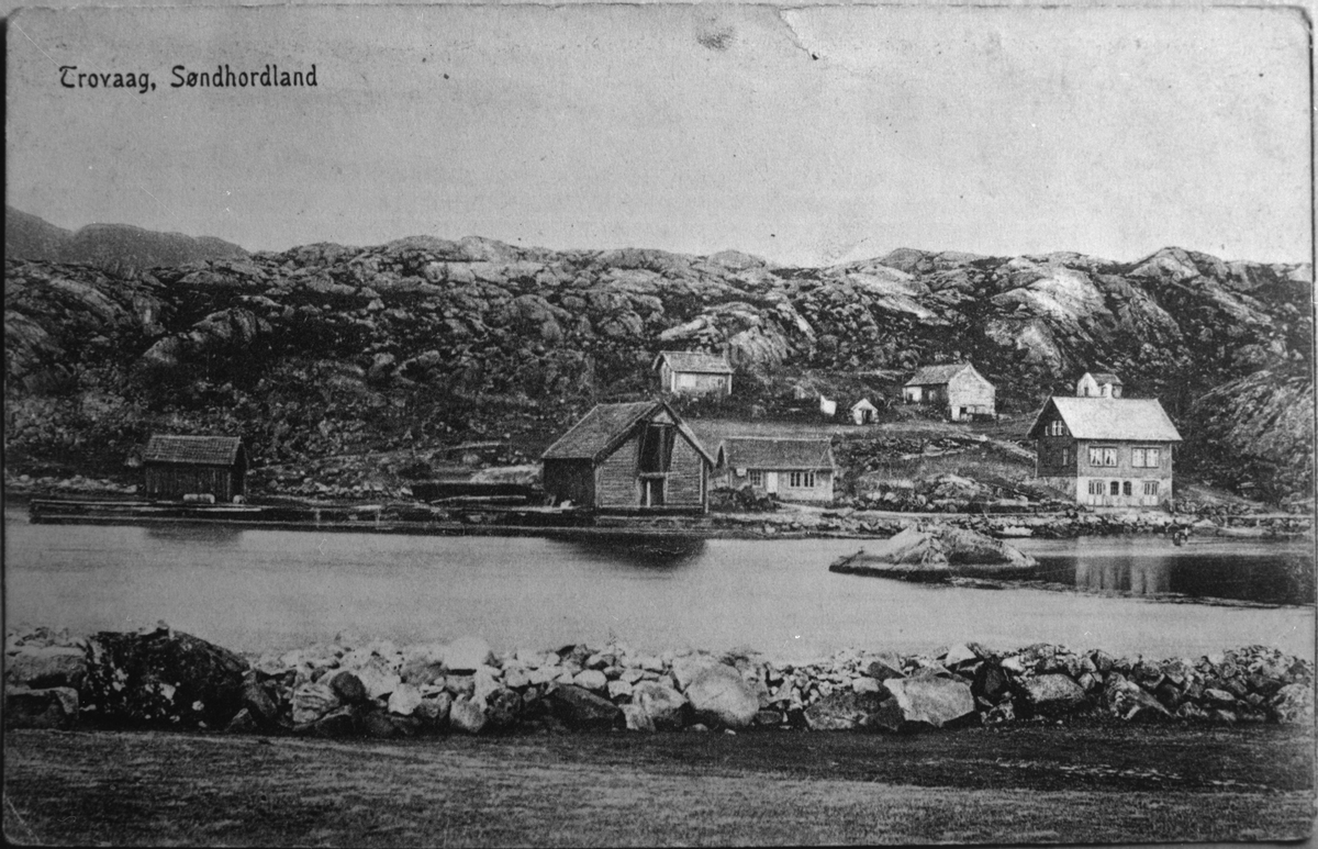 Postkort med landskapsmotiv frå Trovåg i Ålfjorden sett mot sørvest, ca. 1910.