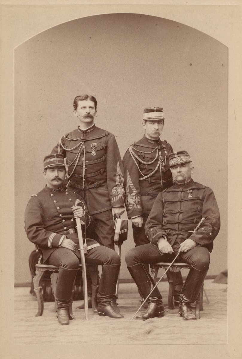 Porträtt av okända franska(?) officerare.