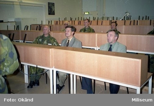 Genomgång om ammunition. I 12. Första raden från vänster Wilhelm Af Donner, chef I 12. Andra raden i mitten Bengt Axelsson, brigadchef, I 12.
