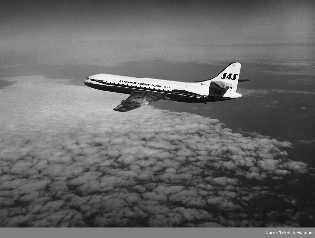 Den franske Sud Aviation Caravelle, her SAS-maskinen "Finn Viking" med registreringsnr. LN-KLH, i luften : flyet ble lansert i 1958 og denne maskinen var den første SAS fikk i april 1959