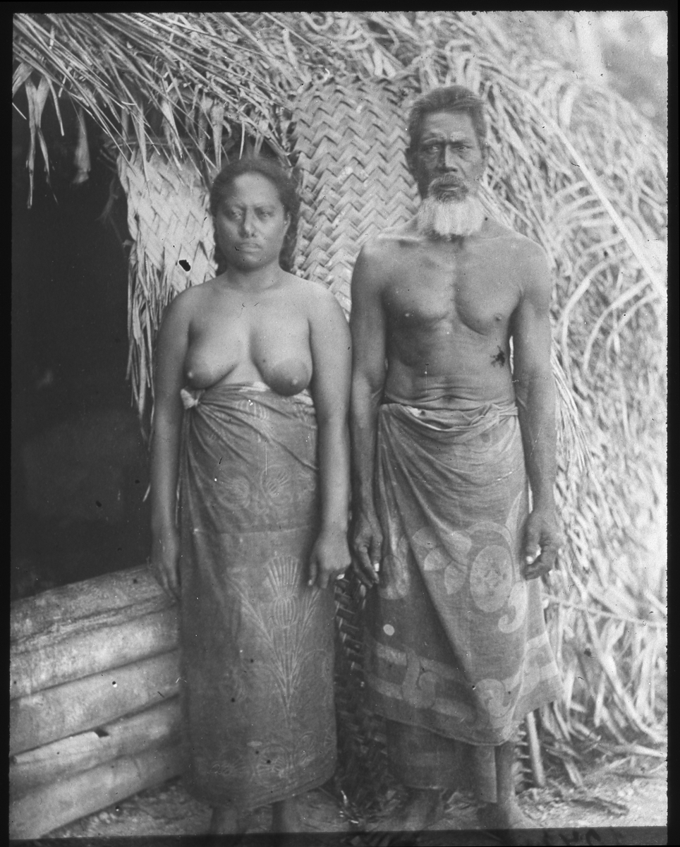 Taroi (?), född 1859, dotter till Tairi. Fakarava. Fotograferades av Oscar Ekholm 1884 när Vanadis kom till Fakarava. Hon var 154 cm.