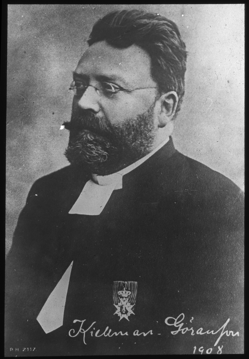 Axel Orion Kjellman-Göransson, född 1851, död 1910, (hitta graven) Pastor. Deltog i Vanadisexpeditionen.