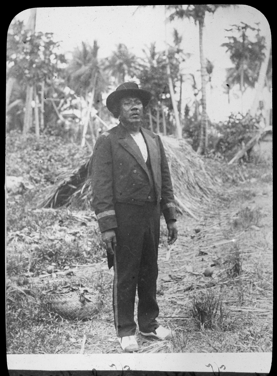 Kung Kabua (Iroij eller Irooj Kabua), Marshallöarna, 1880-talet.  Han mottog Vanadis-expeditionen 1884 och donerade föremål till expeditionen.