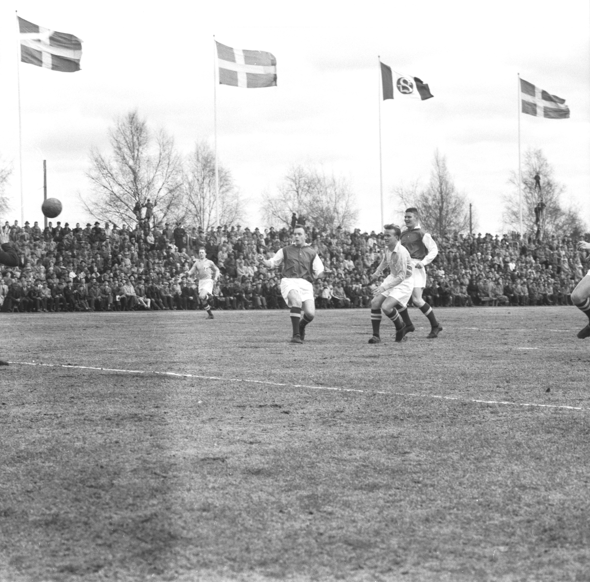 Sandvikens IF möter Malmö FF i fotbollsallsvenskan 1958.