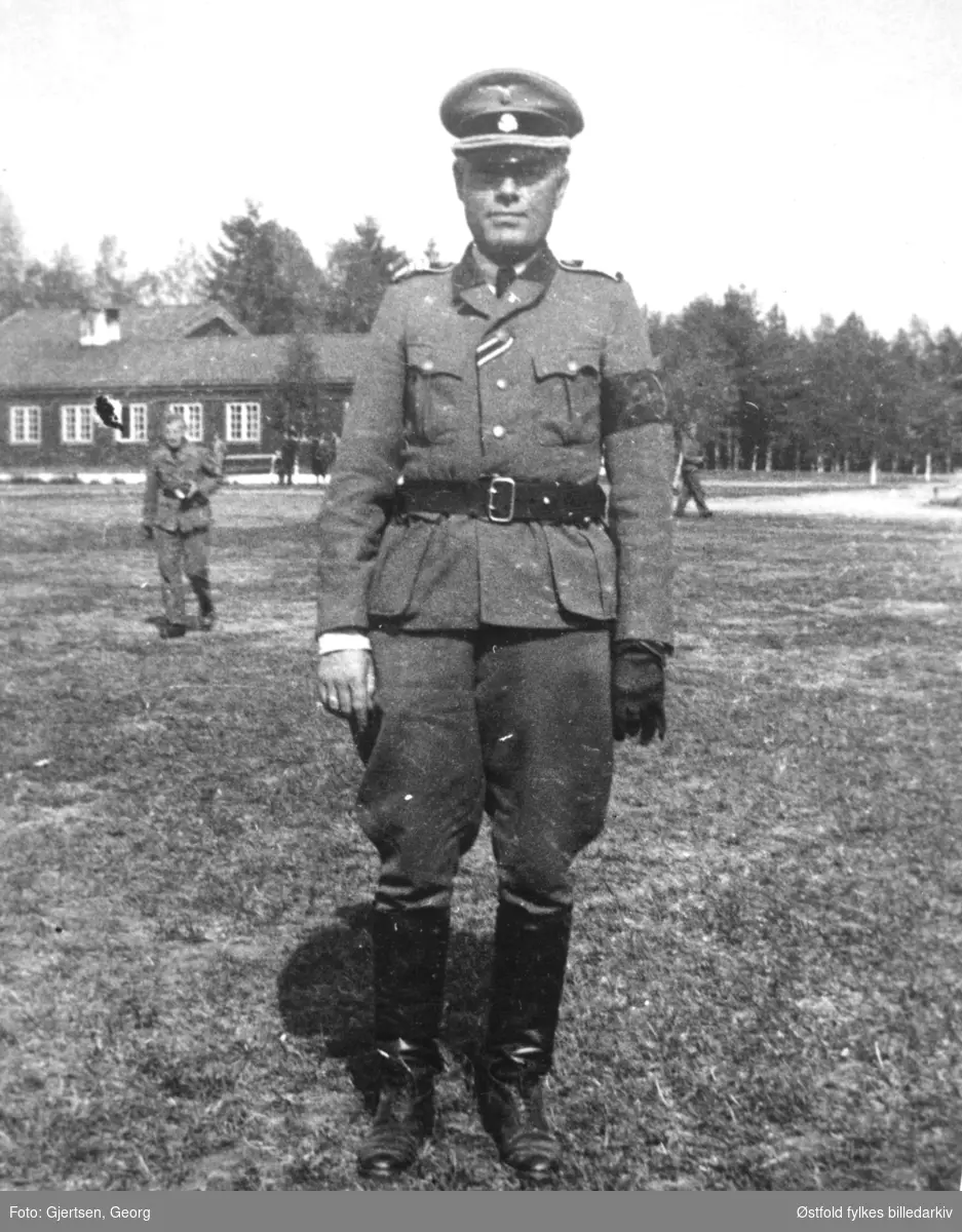 Jonas Lie i uniform, "politimester" i Quisling-regjeringa, 1941-45. Fotografert ukjent sted.