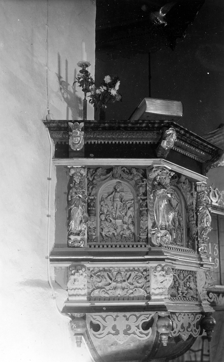 Rolfstorps sn. Rolfstorps kyrka. Predikstolen efter konservering, 1952.
