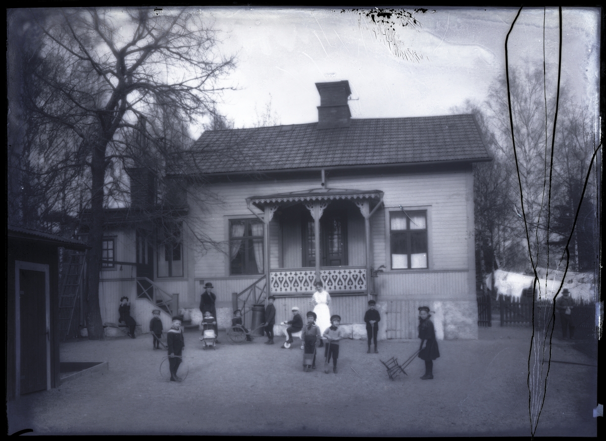 Barnhemmet "Sparvboet" på Djäknebergsgatan nr 13, Västerås, c:a 1920.
