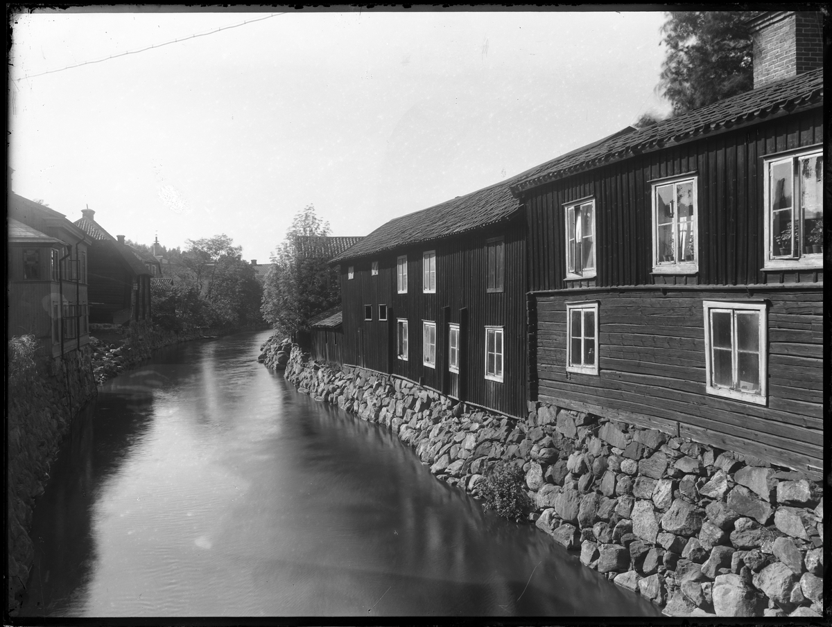 Västerås.
Svartån med bebyggelse utefter ån.