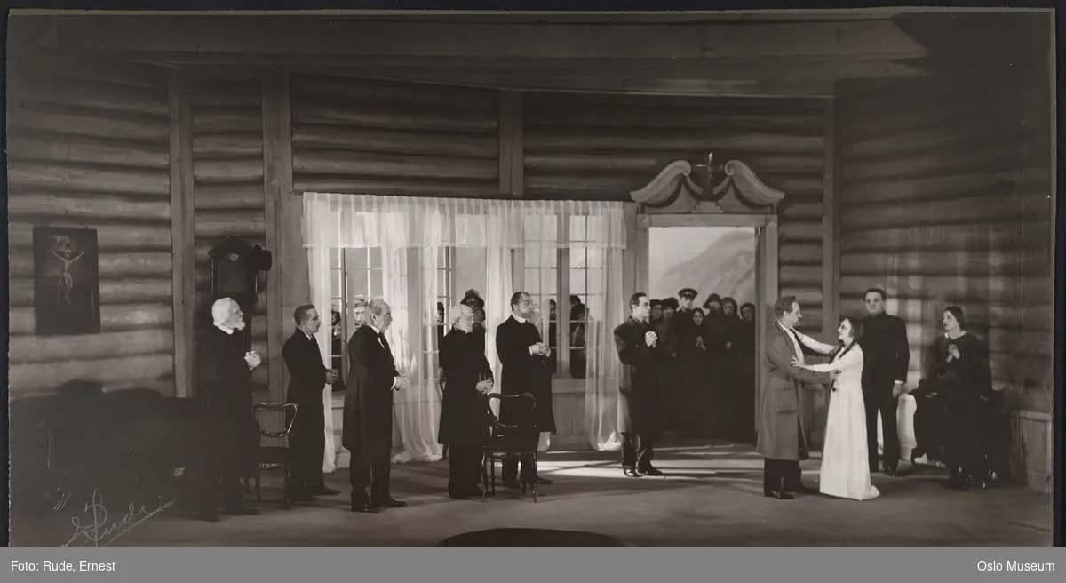 Nationaltheatret, forestilling, scenebilde, "Over Ævne I" av Bjørnstjerne Bjørnson, kvinner, menn, skuespillere